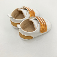 FS Vente en gros usine Chaussures Prewalker blanches à semelles souples Chaussures de marche légères pour tout-petits pour nouveau-nés de 0 à 12 mois Nouveau bébé en PU
