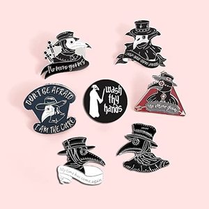 Pin de solapa personalizado de metal chapado en oro rosa con esmalte duro y suave, diseño de Doctor de la Peste - Product Image 5