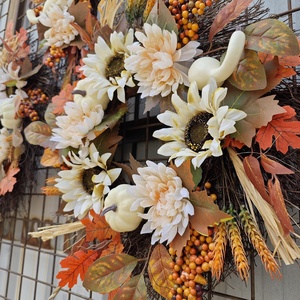 Guirnaldas Decorativas para el Festival de la Cosecha de Acción de Gracias con Calabazas Blancas, Girasoles y Hojas de Arce para Colgar en la Puerta - Product Image 5