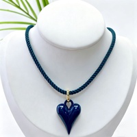 Collier pendentif cœur pointu en émail brillant couleur cuivre avec cordon torsadé en polyester et fermoir en laiton pour femmes et filles