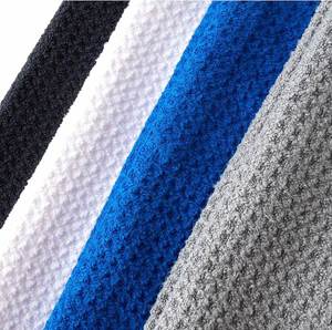 Serviette de golf personnalisée à sublimation tissée, couleur supérieure, prix d'usine, avec brosse de nettoyage, pour voyage et gym - Product Image 2