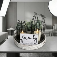 Ensemble de lanternes à bougies en forme de cage à oiseaux en fil métallique noir rustique de Noël avec plateau en rotin tressé