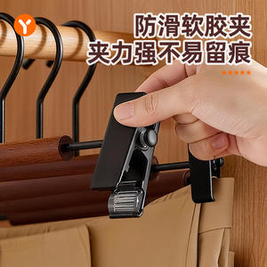 Autre cintre minimaliste pour pantalons avec barre en bois et pinces métalliques pour organiser les vêtements et gagner de la place dans la garde-robe, type crochet rectangulaire - Product Image 5