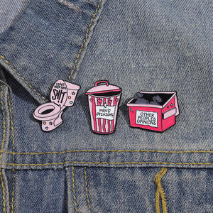 Pin de Solapa con Diseño de Bolsa de Basura Rosa para Hombre, Letras en Inglés, Divertido y Genial, Estilo Punk, para Gorras de Béisbol y Mochilas - Product Image 4