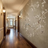 Papier peint floral brodé chinois classique, motif brodé à la main de fleurs de prunier marron et d'oiseaux pie, murale décorative pour chambre, hôtel, maison