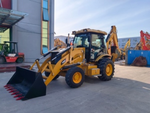 Chargeuse-pelleteuse CAT 420F neuve et optimisée pour la puissance, unité de travail polyvalente pour les travaux de câblage et de drainage dans les zones résidentielles - Product Image 5