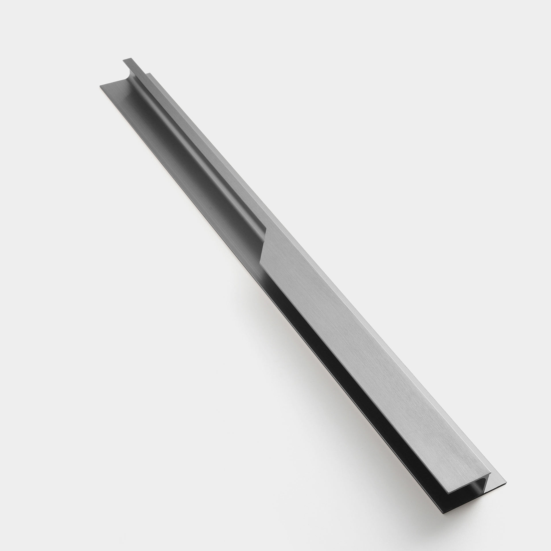 สีเทาเข้ม