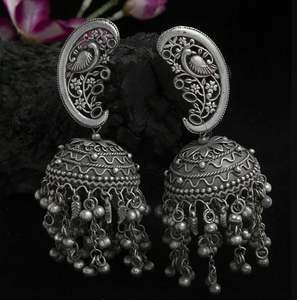 การออกแบบของชนเผ่ารูปนกยูงชุบเงินด้วยสารออกซิไดซ์ทำมือโคมระย้าทำด้วยมือ - Product Image 2