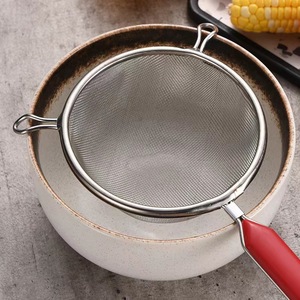 Ensemble d'égouttoirs en acier inoxydable avec poignée rouge, 4 tailles, passoires de cuisine pour filtrer les aliments - Product Image 3