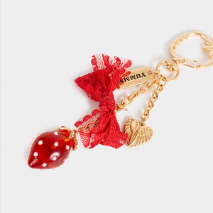 Nouveau style de décorations pour sacs : Breloques pour sacs en forme de fruits (fraise, pomme, champignon) et porte-clés en forme de cœur pour sacs à main - Product Image 4