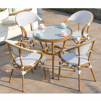 Fauteuils de bistrot modernes en aluminium noir et blanc, style parisien, pour terrasse, jardin, extérieur, café, salle à manger, cour.