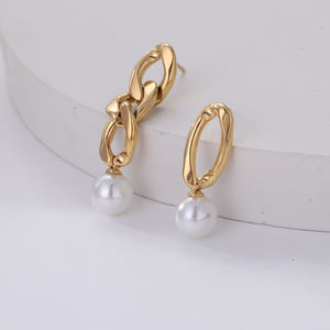Boucles d'oreilles créoles de luxe plaquées or avec lettres, en acier inoxydable, bijoux tendance pour femme, idéales pour les soirées - Product Image 5