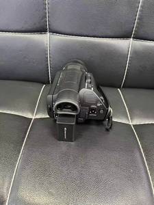 Videocamera Professionale 4K CMOS 14MP con Zoom Ottico 10x-20x Sony <span class=keywords><strong>FDR</strong></span> AX700 Usata - Product Image 5
