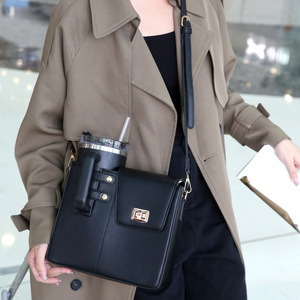 กระเป๋าหนัง PU สำหรับผู้หญิงแบบสะพายข้าง พร้อมช่องใส่ขวดน้ำสำหรับเล่นกีฬา กระเป๋าเก็บขวดน้ำแบบพกพาสำหรับกิจกรรมกลางแจ้ง - Product Image 2