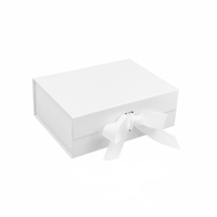 Boîte cadeau pliante de luxe avec logo personnalisé ruban papier kraft durable pour robes sous-vêtements vêtements chaussettes laminage feuille mate pour fourrure