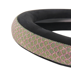 Housse de volant en cuir PU à paillettes de cristal en forme d'écailles de poisson, matériau en peluche courte, antidérapante, accessoires de voiture - Product Image 6