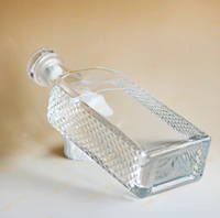 Botol Minuman Keras Kaca Super Flint Bentuk Persegi 750ml Custom dengan Segel Tutup Mudah Dibuka Berlapis Sablon untuk Kemasan Whisky Gin Vodka