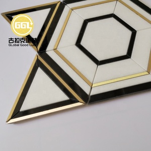 Mosaïque en marbre blanc et noir avec touches dorées en forme de <span class=keywords><strong>triangle</strong></span>, découpée au jet d'eau, avec éléments métalliques, pour bars, salons, salles de cinéma privées et hôtels-villas - Product Image 4