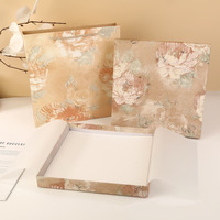 Boîte à chemise haut de gamme avec foulard en soie carré beige décontracté, logo personnalisé, couverture terrestre céleste, emballage cadeau vide portable, stratification mate