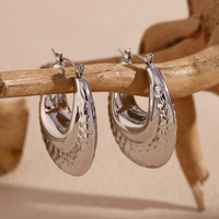 Boucles d'oreilles créoles martelées à double couche Dreamshow en forme de U en acier inoxydable, bijoux cadeau de Noël pour femmes