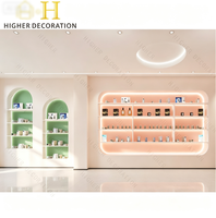Vitrines personnalisées avec écrans d'affichage, comptoirs pour cosmétiques et soins de la peau, armoire de fond de scène pour salon de beauté