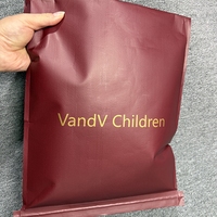Sac d'expédition en papier rouge vin personnalisé, sac de courrier de luxe imprimé sur mesure, sac de courrier en papier kraft imperméable pour vêtements