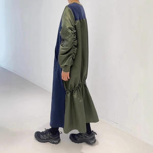 <span class=keywords><strong>Robe</strong></span> longue à manches longues plissée décontractée minimaliste à col rond et à blocs de couleur de style rétro <span class=keywords><strong>chic</strong></span> coréen pour femmes - Product Image 4