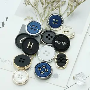 Manufacturers Wholesale customizes clothing 2 holes and 4 holes black plastic circular t-shirt buttons buttons for clothing