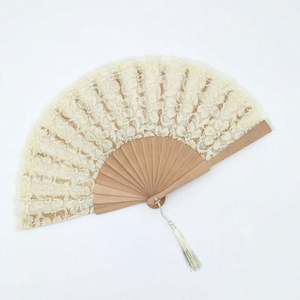 Éventail pliant promotionnel personnalisé en bois et tissu blanc pour enterrement de vie de jeune fille ou mariage - Product Image 5