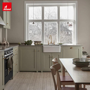 Gabinetes de Cocina Contemporáneos Allandgroup con Acabado Mate, Diseño Shaker con Isla, Color Verde Grisáceo, con Encimera Negra - Product Image 4