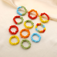 Kreisförmiger Ring im europäischen amerikanischen Stil Farbige Perle Gand-gewebter elastischer Seil Fingerring Personal isierter Schmuck für Frauen