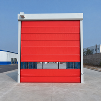 Porte suspendue en PVC pour entrepôt extérieur, sites industriels nécessitant des portes durables pour la circulation des chariots élévateurs