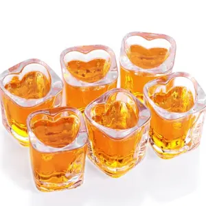 Penjualan terlaris Mini Shot kacamata Whisky Shot cangkir 45ml hati Tequila Mini Bar Shot kacamata untuk pesta pernikahan Kencan