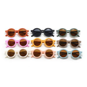 Lunettes de soleil en gros pour enfants, motif ours de dessin animé, multicolores, accessoires d'été, pour le voyage - Product Image 1