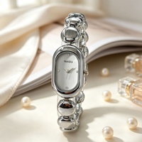 Montre de luxe pour femme, de forme ovale, haut de gamme, écologique, à quartz, avec bracelet perlé et boîtier en alliage de zinc