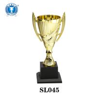 Trophée en plastique PC/ABS doré 2024 avec base par B&C