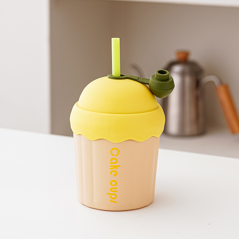 Corps de tasse jaune orange avec couvercle jaune