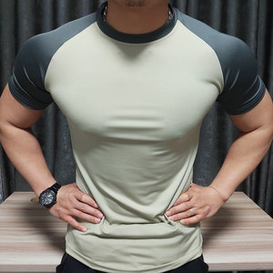 T-shirt de sport léger en soie glacée pour homme, col rond, compression, coupe ajustée, manches courtes, séchage rapide, extensible, couche de base d'entraînement - Product Image 3