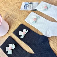 Chaussettes mi-mollet tendance pour femme, style japonais-coréen, en mélange de coton respirant, motif floral noir et blanc, pour usage quotidien décontracté