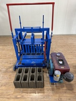 Ligne de production multifonctionnelle semi-automatique de briques creuses simples Machine à blocs de béton africaine populaire