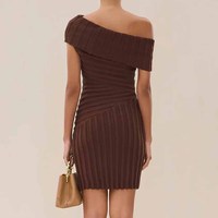 Fabricant ODM Robe mini moulante côtelée sans manches pour femme, à épaules dénudées, froncée, taille empire, unie, tendance, pour soirée