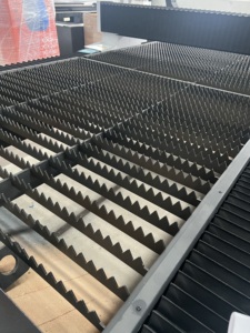 Machine <span class=keywords><strong>de</strong></span> découpe laser à fibre 2000W pour tôles galvanisées, laiton, cuivre et acier industriel - Product Image 6
