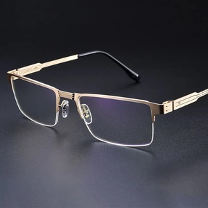 Gafas Progresivas Multifocales con Marco Metálico Rectangular TR90 Everglint, Gafas Ópticas con Protección Anti Luz Azul para Lectura y Computadora para Hombres Mayores - Product Image 1