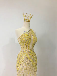 Vestido de Noche de Lujo para Mujer, Estilo Sirena, Sin Mangas, Asimétrico, de Seda, con Pedrería de Alta Gama - Product Image 3