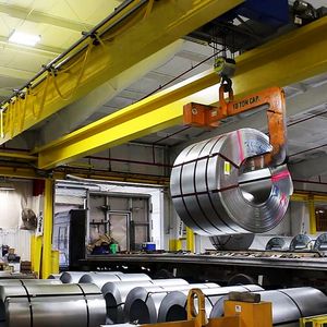 رافعة علوية صناعية مزدوجة العارضة مع رافعة كهربائية ومقصورة للرفع الثقيل - Product Image 3