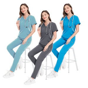 Uniformes de gommage pour femmes élégantes d'approvisionnement d'usine haut à col en V et pantalon à jambe droite couleurs personnalisées nouveau design pour uniformes chirurgicaux - Product Image 1