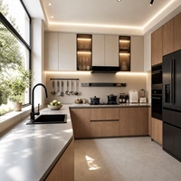 Meuble de cuisine en MDF gris clair et imitation bois bicolore, unité de cuisine minimaliste en forme de L sur mesure, vitrine avec éclairage LED