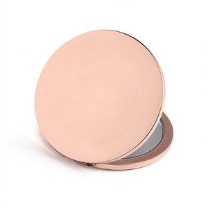 กระจกแต่งหน้าพกพาแบบสองด้าน โลหะปั๊มนูนลายทอง รูปทรงกลม หรูหรา สกรีนโลโก้ได้ - Product Image 5