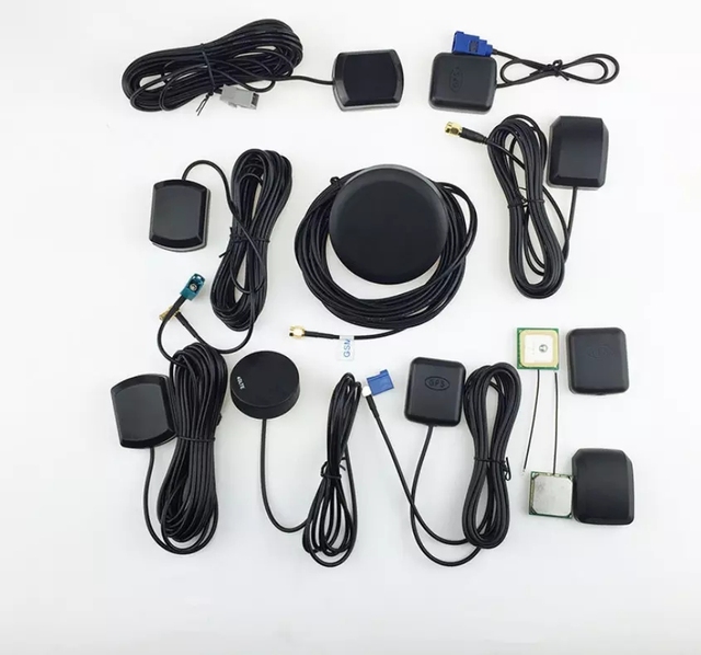 1575.42MHz GPS Receiving Antenna with 25dBi Gain Ceramic Material Magnetic Car Mount for Car