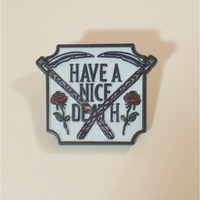 Broche Alphabet Unique Style Gothique avec Motif Rose et Faisce de Scytes, Bijou de Fiançailles Minimaliste Noir et Blanc